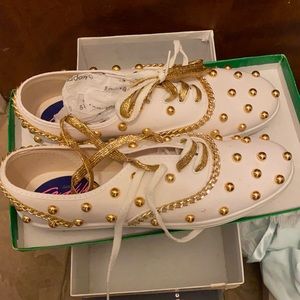 New fun sneakers.size 8 1/2